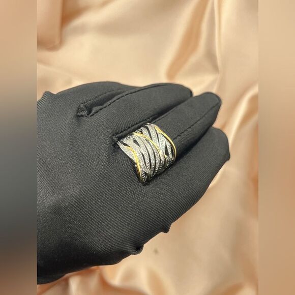 Elegant Two Tone Gold And Silver Band - Picture 3 of 11